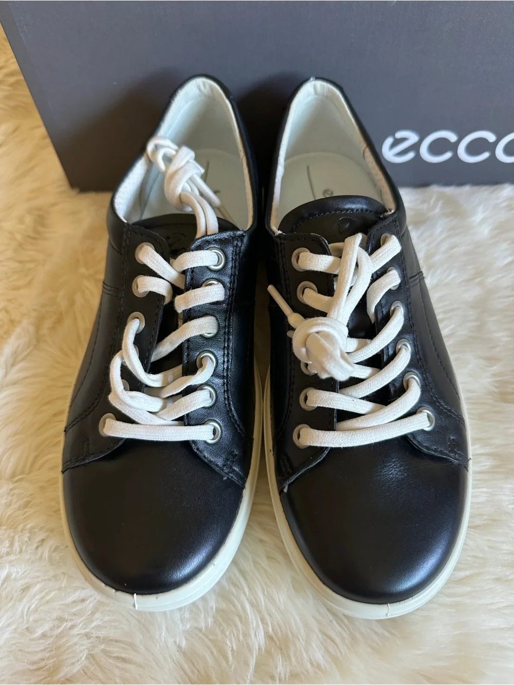 NIB ECCO Soft Classic Women Black Leather Lace Up Comfort Sneakers US5-5.5/ EU36